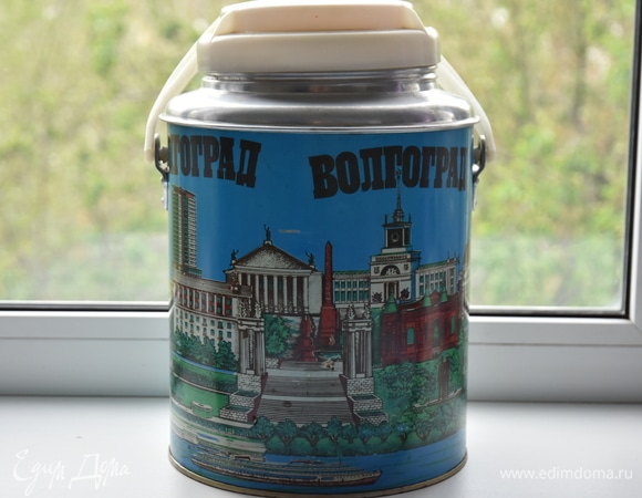 Так как взвар — напиток, который настаивается, удобнее всего воспользоваться термосом. У меня вот такой помощник на 3 литра с более чем 30-летним стажем)<br />
Если нет термоса, напиток можно приготовить в кастрюле, завернув ее для настаивания в одеяло.