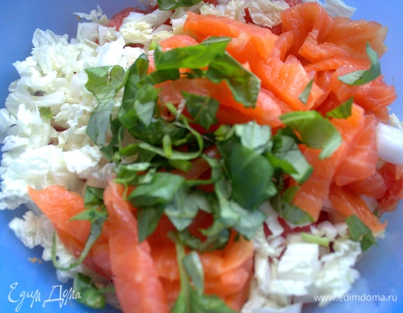 Немного базилика или другой зелени.