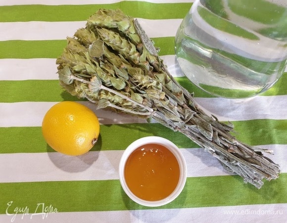 Всего 4 ингредиента для приготовления. Мурсальский чай, лимон, мед (сахар в мурсальский чай ни в коем случае не добавляется), вода отфильтрованная.