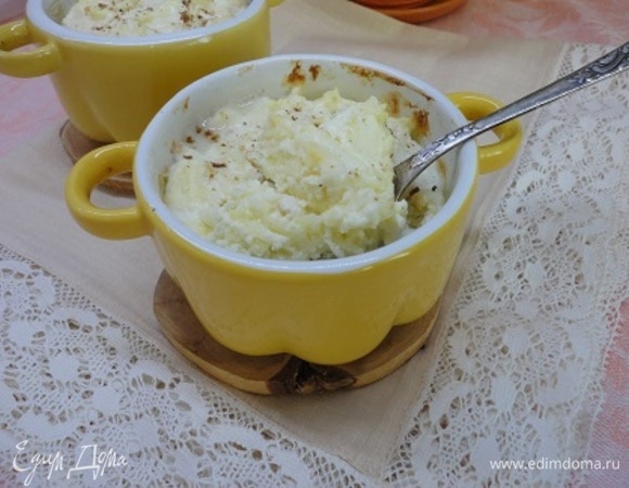 При подаче по желанию посыпьте корицей. Подавать лучше остывшим. Сладости предостаточно!