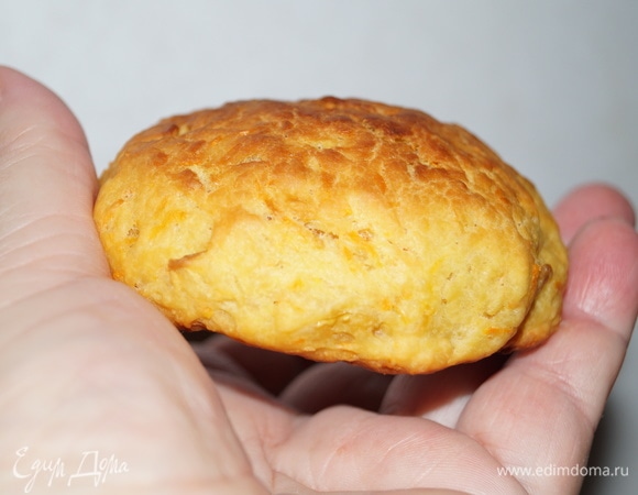 Мягкие, ароматные печенья. Храните в закрытой посуде, тогда полежавшие, остывшие они станут еще мягче и вкуснее.