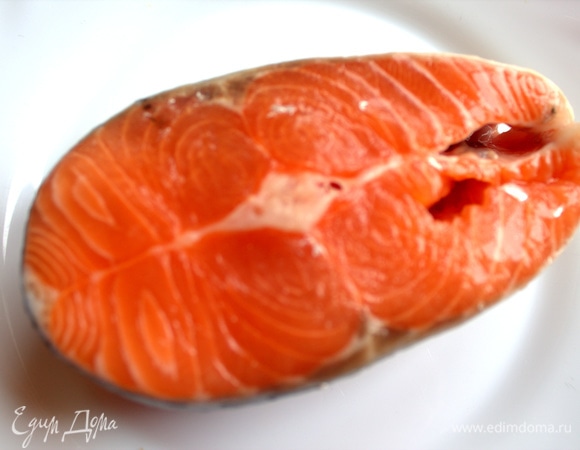 Покупаем свежий лососевый «стейк».