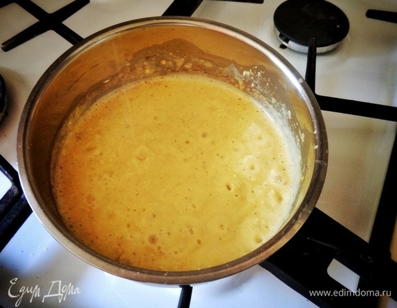 Смесь периодически помешивать. Как только загустеет, выключить огонь и дать остыть.