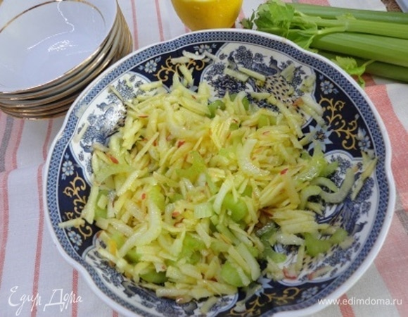 Поливаем любимым растительным маслом и перемешиваем.