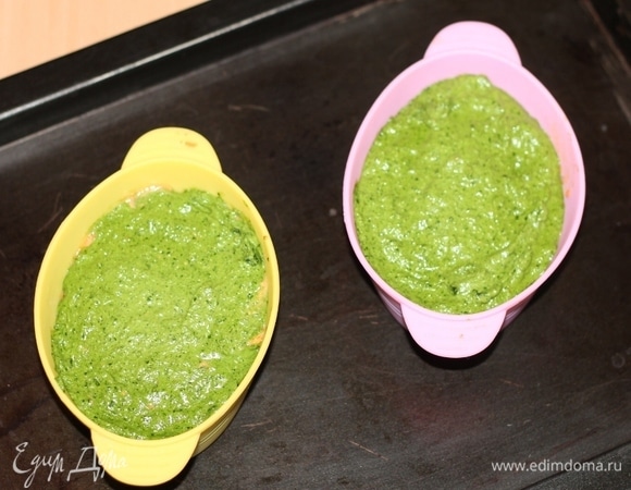 Затем кладем шпинатную смесь.