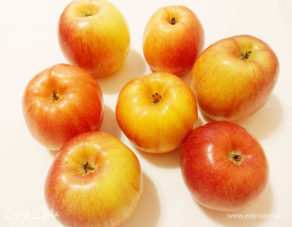 Для приготовления яблочного мармелада лучше взять яблоки сладких сортов.