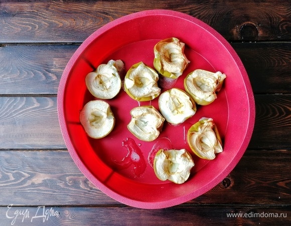 Как раз запеклись яблоки.