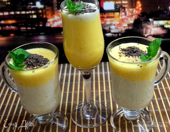 Украсить смузи веточками мяты.