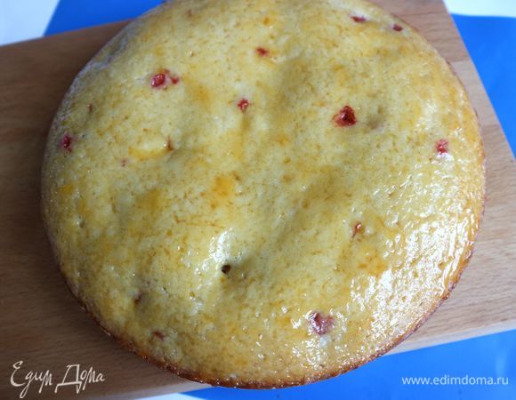 Горячий пирог смазать горячим джемом кисточкой.