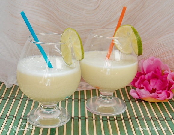 Процедить, разлить по бокалам, и можно подавать. Ну а кто не боится заболеть, могут добавить кусочки льда.