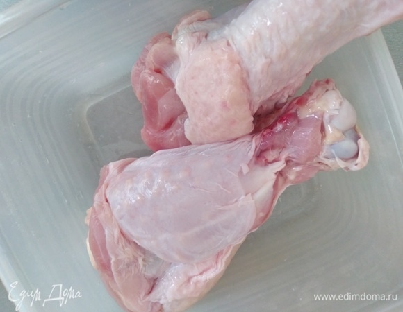 Куски индейки на косточке промыть, обсушить.