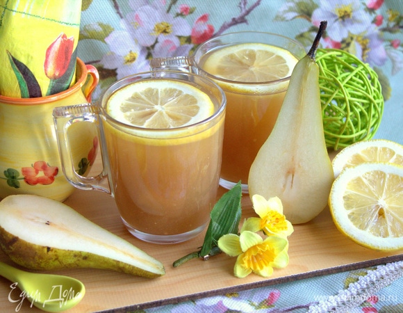 Можно бросить лед в каждый стакан.