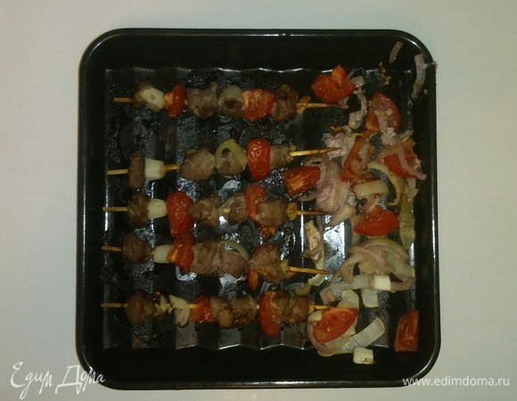 Спустя 40 минут шашлык готов. Приятного аппетита!