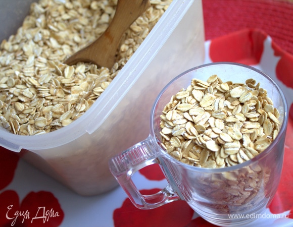 Берем овсяные хлопья грубого помола. В данный момент моя семья только на них перешла.