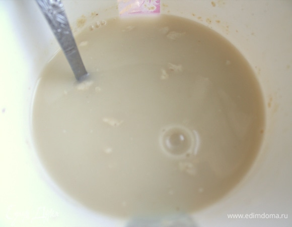Вот такое молоко получаем. Оно быстро оседает. На таком молоке можно испечь и блины.