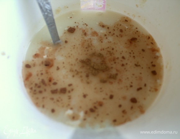 Добавить по вкусу какао и корицу.