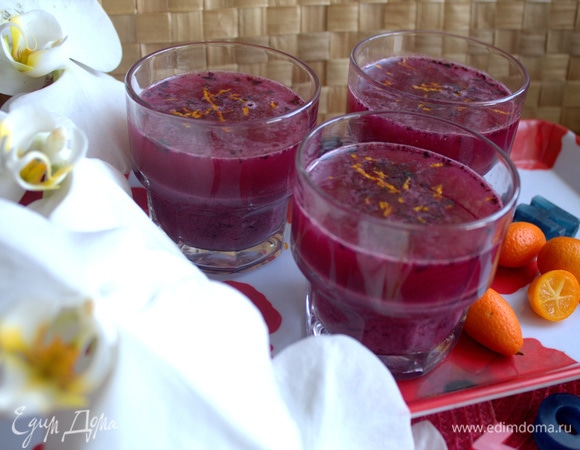 Так как черника замороженная, мой напиток был сразу прохладным, и я с удовольствием попробовала.