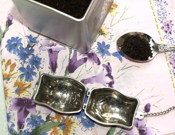 Для чая можно взять чайные пакетики, но лучше использовать хороший качественный чай. Сладкое яблоко хорошо промыть, обсушить.