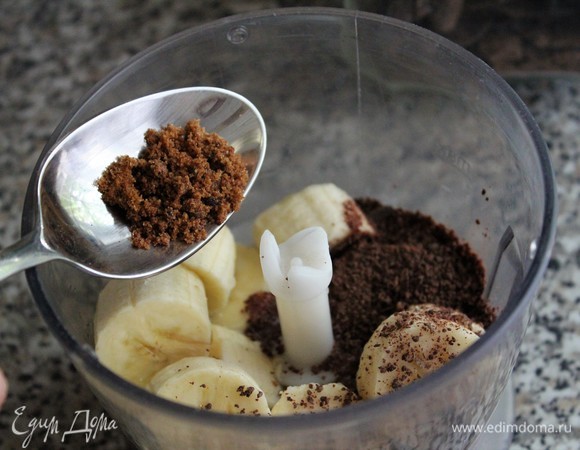 0,5 чайной ложки мусковадо для тонкого карамельного аромата.