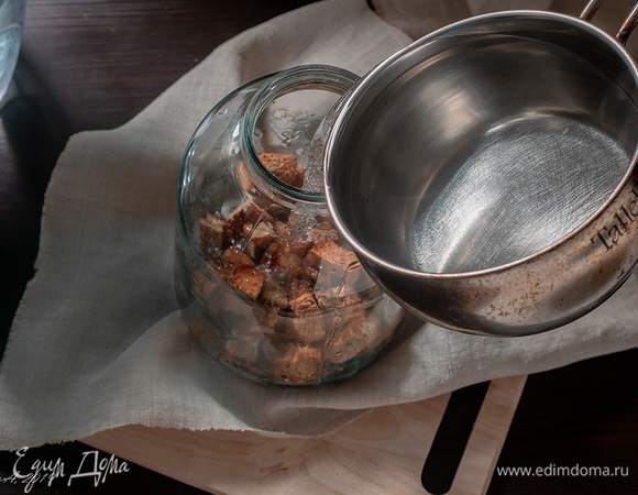 Заварите их кипятком.