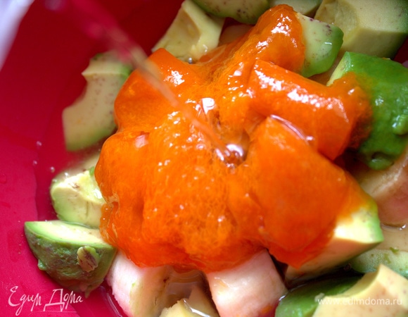 Влить фильтрованную воду.