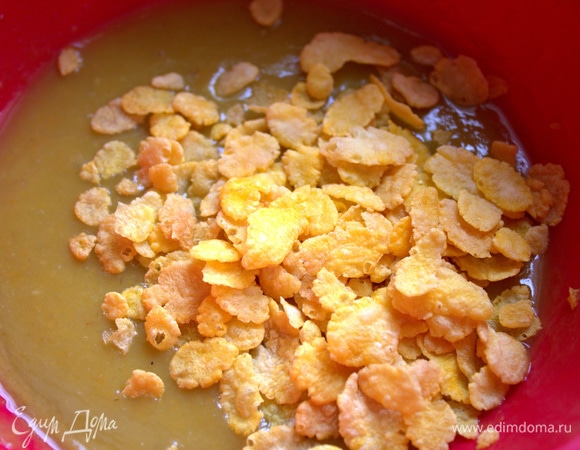 В остатки я всыпала несладкие хлопья. Идея отличная, кстати!