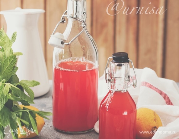 Подавайте со льдом и листиками мяты.