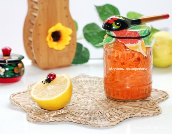 Еще раз все тщательно перемешиваем, плотно утрамбовываем в баночку и отправляем на несколько часов в холодильник (3–4 часа), чтобы морковь промариновалась, пропиталась всеми вкусами и ароматами. А лучше всего выдержать закуску в холодильнике всю ночь, на следующий день она станет более сочной и насыщенной по вкусу. Приятного аппетита!