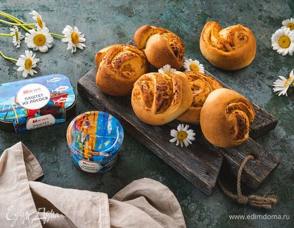 Булочки можно подать как отдельное блюдо или в дополнение к супам и бульонам. Приятного аппетита!