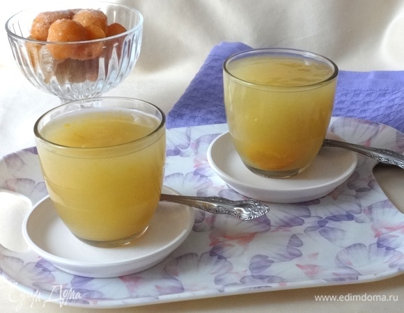 Вкусный витаминный напиток готов. Разлить его по стаканам и подать к столу. Угощайтесь! Приятного аппетита!