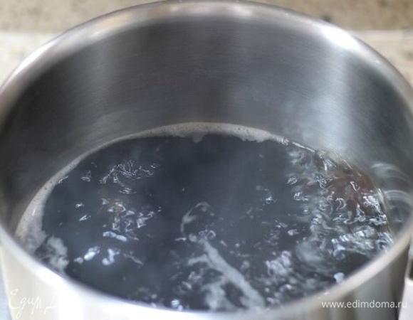 Кипятите отвар на среднем огне 15 минут.