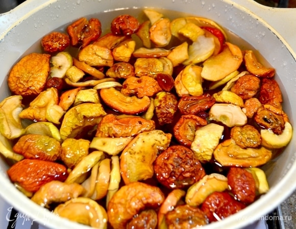 Ставим кастрюлю на огонь и доводим до кипения.