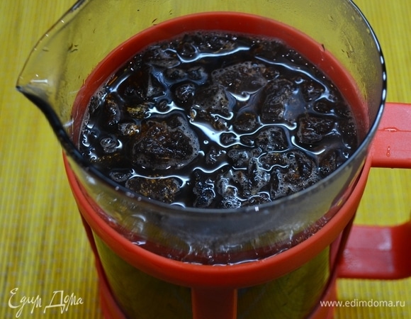 Настаивать не менее 1,5-2 часов, пить за полчаса до еды, разводя водой.