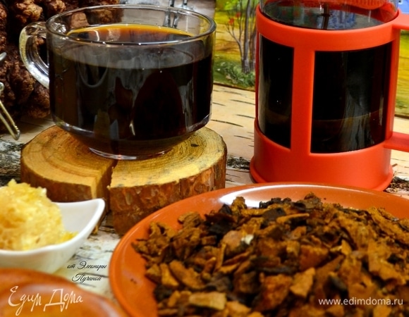 Для вкуса можно добавить мед. Если же при заваривании добавить ароматные травы, получится очень приятный напиток, который вполне заменит чай.