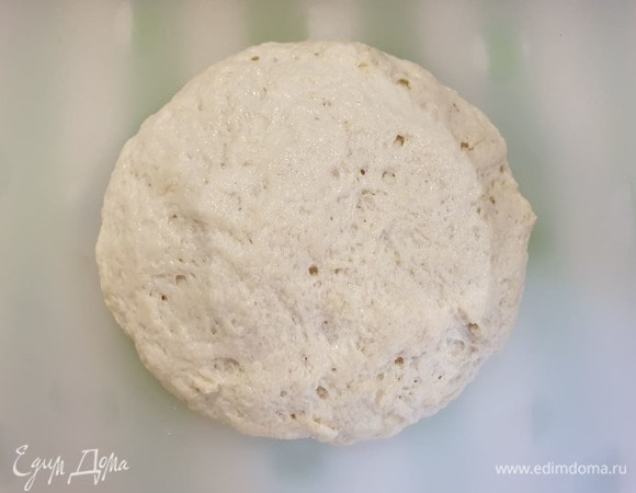 Подошедшее тесто делим на 6 равных заготовок.