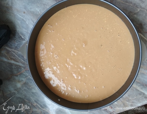 Крем кладем на корж и отправляем в холодильник на час.