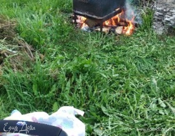 Главный наш ответственный за костер)