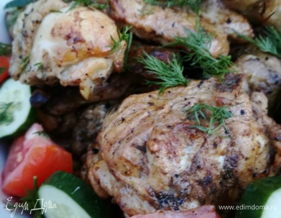 Подать готовое сочное мясо с овощами.