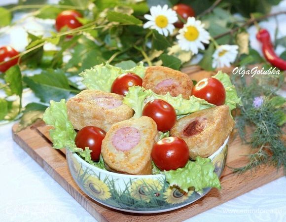 Еще я попробовала приготовить вот так: на одну вафлю положила чечевицу, сверху закрыла вафлей. И на верхнюю вафлю положила картофель и сосиску, получились плотные трубочки. Этот вариант мне больше понравился — удобно разрезать на части.