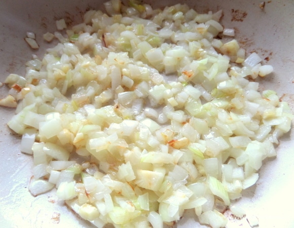 Обжарить вместе в 2 ст. л. масла. Не в пост жарим на сливочном масле.