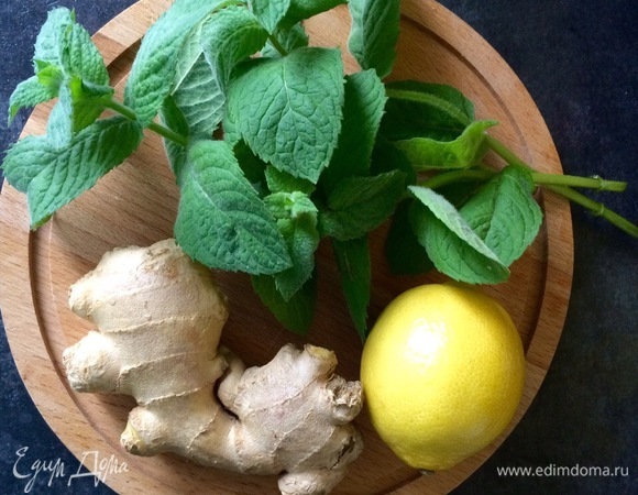 Подготовьте необходимые ингредиенты. Мяту и лимон тщательно промойте.