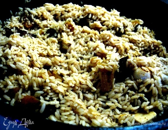 Если все верно, то у вас выйдет невероятно вкусный рис: рассыпчатый, но не жирный, питательный, с очень насыщенным ароматом. Приятного всем!