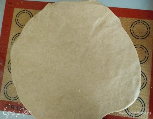 Раскатать в круг.