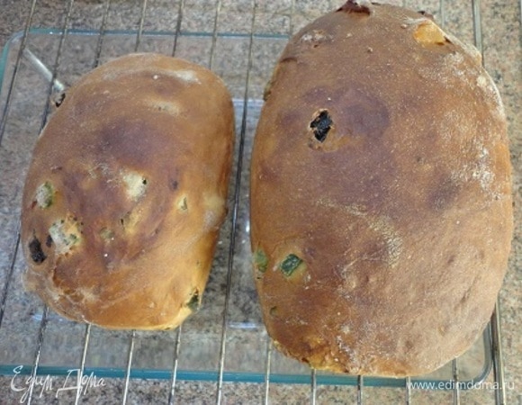 Выпекайте 20 минут при температуре 200°C на средней полке, затем накройте фольгой и выпекайте еще 25 минут.