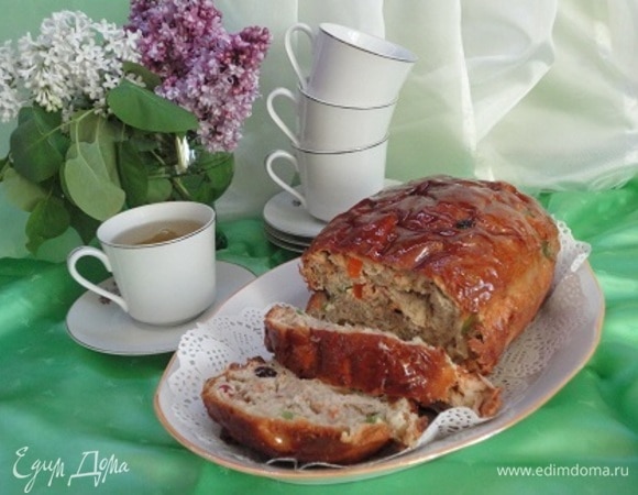 Наверное, я рановато разрезала его, но он такой мягкий и очень хорош с зеленым жасминовым чаем.