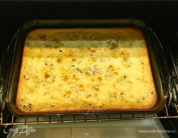 Поставить в разогретую до 200°C духовку на 35–40 минут.