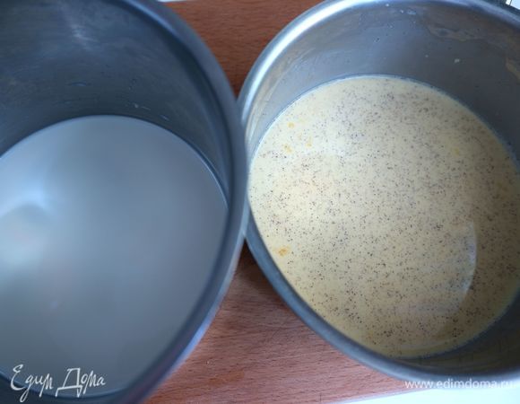 Ванильный крем. К содержимому упаковки с сухой смесью для ванильного пудинга (35 грамм), сахару и быстрорастворимому желатину добавить сначала 60 г молока от общего объема, хорошо смешать до однородной консистенции.