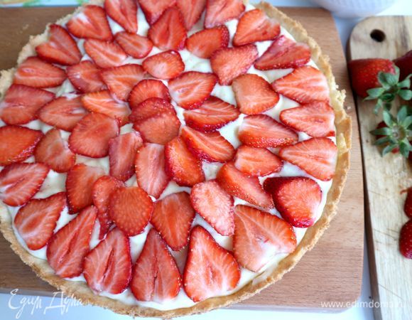 Так тарт выглядит перед тем, как покрыть его желе.