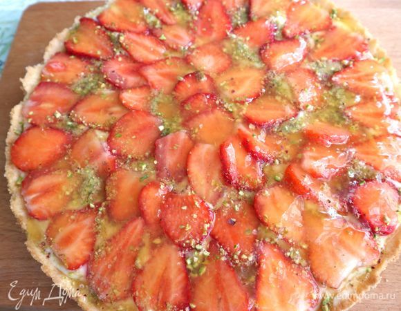 И еще один слой желе, убрать тарт в холодильник минимум на два часа.