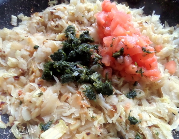 Тушить все вместе под крышкой до мягкости. Следить, чтобы не подгорело.